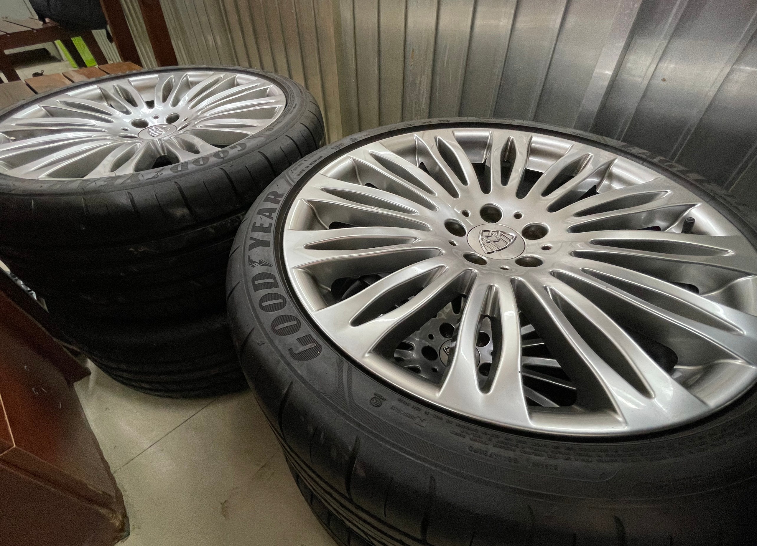 chiem doat tai san anh 1