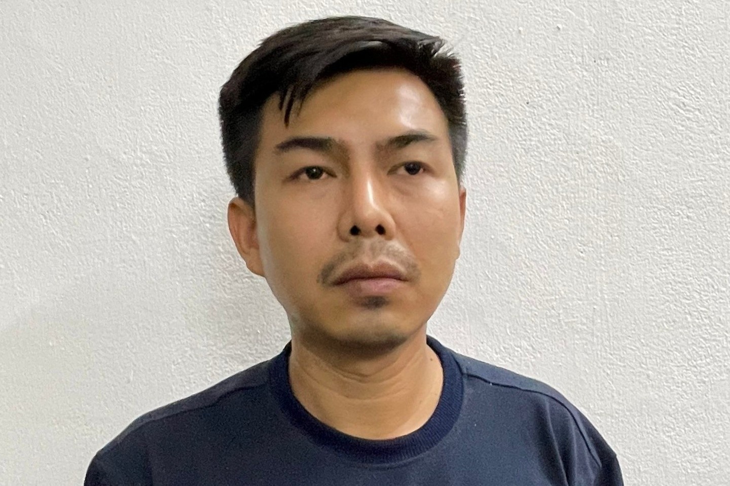 Tai xe danh trao 4 bo mam lop xe Maybach o TP.HCM hinh anh