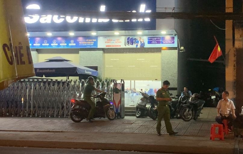 Bat giu 2 nghi pham trong vu cuop chi nhanh Sacombank o TP.HCM hinh anh