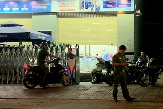 Kham nghiem hien truong vu cuop ngan hang Sacombank o TP.HCM hinh anh