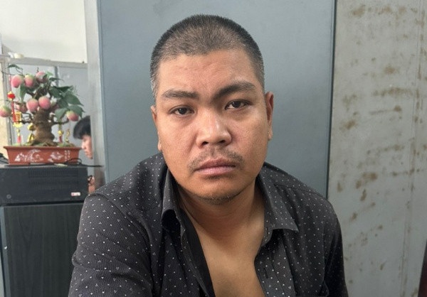 Bat giu nguoi dan ong tat axit lam mot phu nu tu vong hinh anh