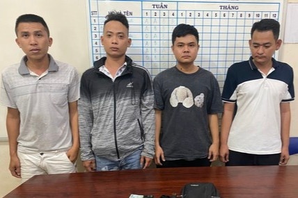 Bat giu nhom nghi pham dung bao luc cuop tien hinh anh