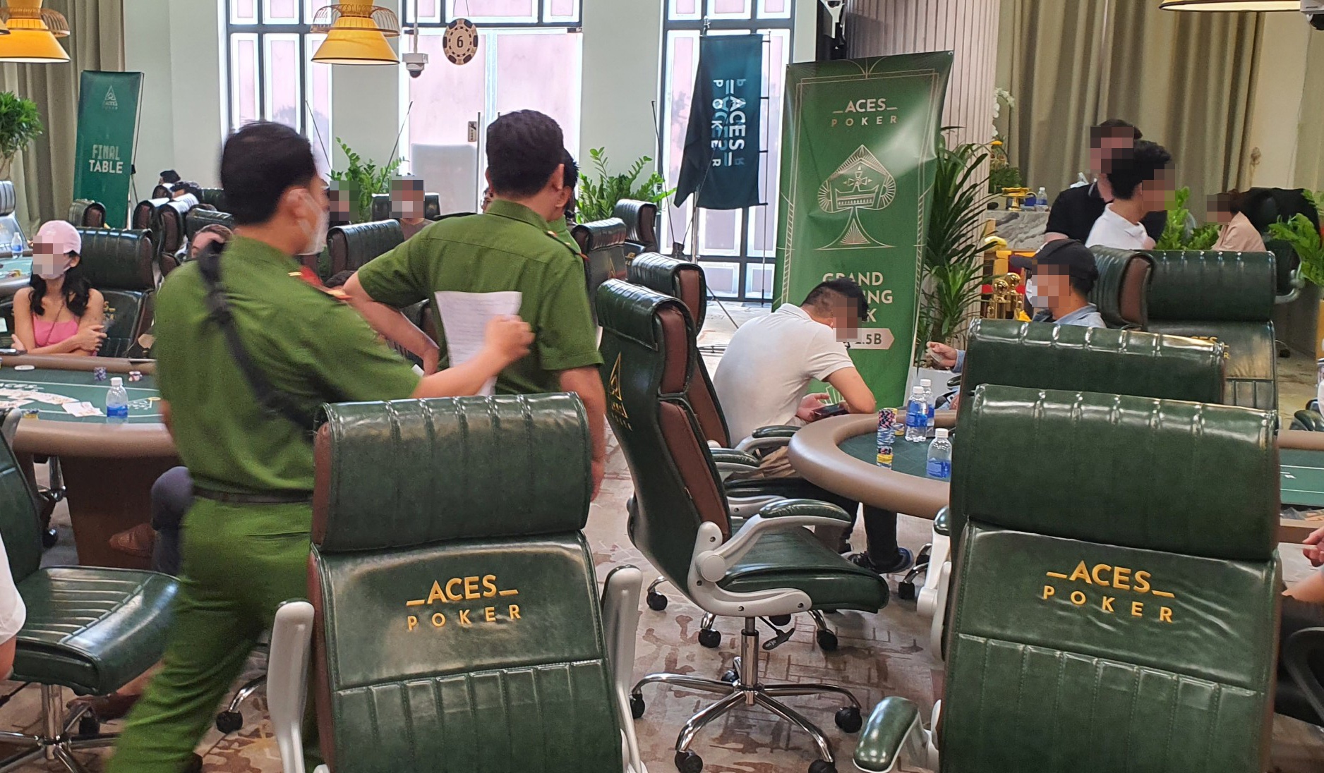 Canh sat dot kich cau lac bo Poker o Thao Dien hinh anh