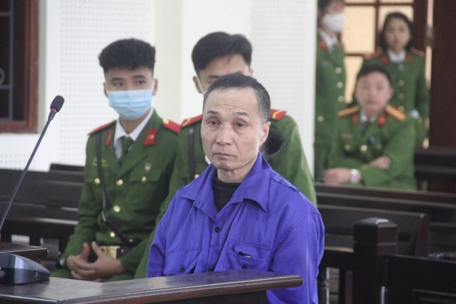 Dung sung tu che ban vo tu vong, nguoi chong bat khoc tai toa hinh anh