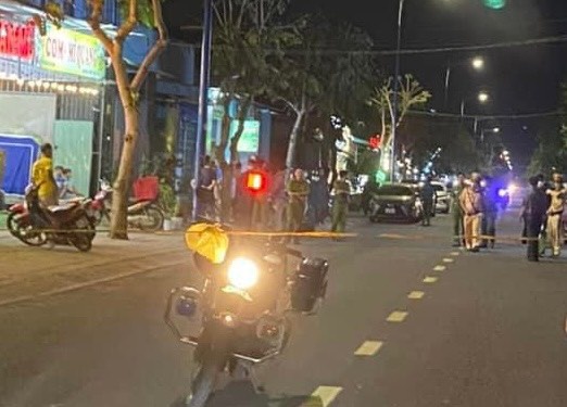 Nguoi phu nu bi ban trai cu cuong doat tai san hinh anh