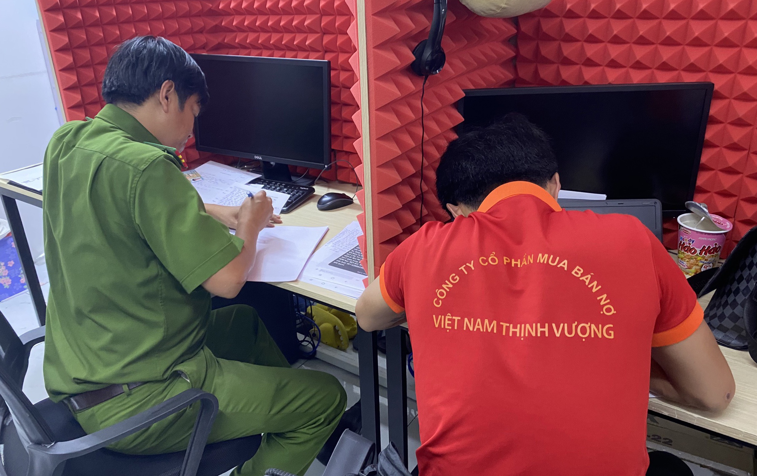 Kham xet 2 cong ty chuyen doi no kieu khung bo o TP.HCM hinh anh