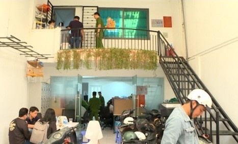 doi no kieu khung bo anh 1