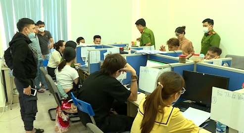 Nhan vien doi no o TP.HCM thuc hien 3.000 cuoc goi khung bo moi thang hinh anh