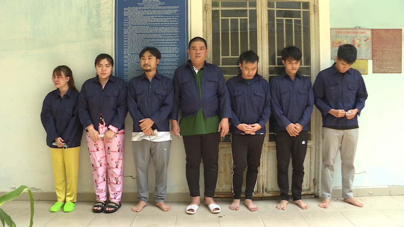 đòi nợ kiểu khủng bố ảnh 2 doi no kieu khung bo anh 2