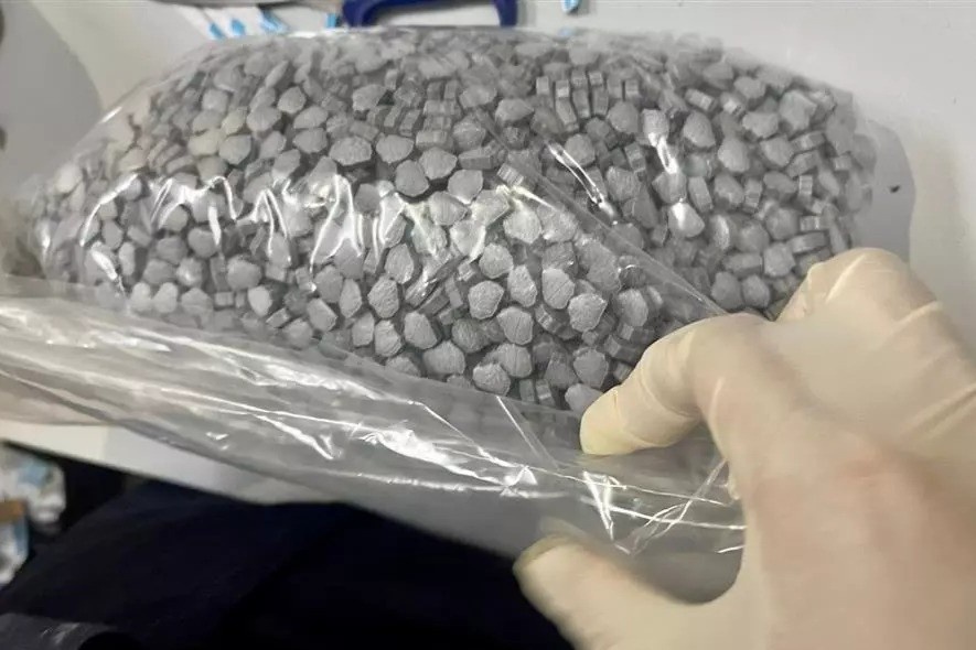 Tam giu 4 tiep vien Vietnam Airlines van chuyen 10 kg ma tuy hinh anh