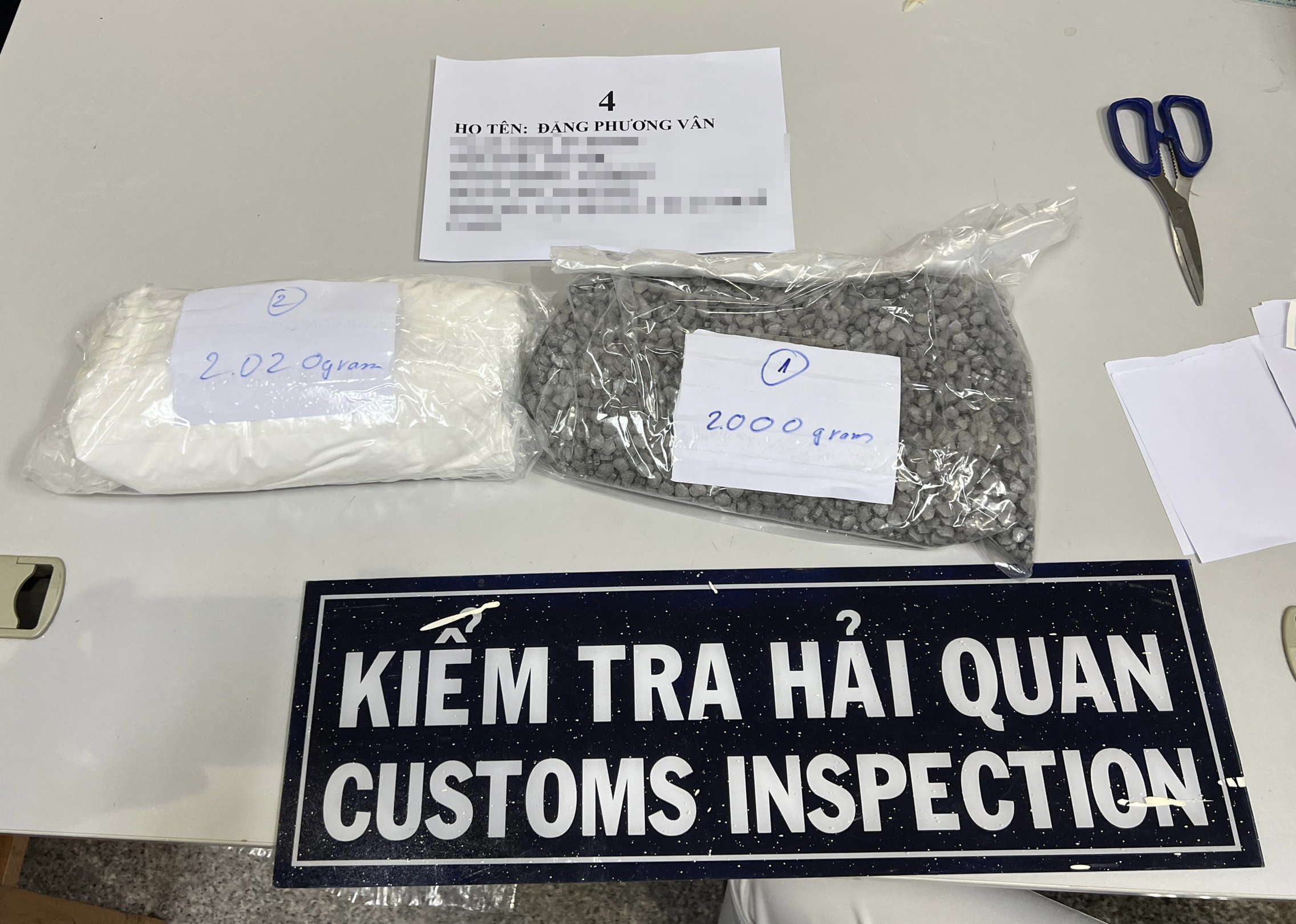 Vu van chuyen 11 kg ma tuy: Tra tu do cho 4 tiep vien Vietnam Airlines hinh anh