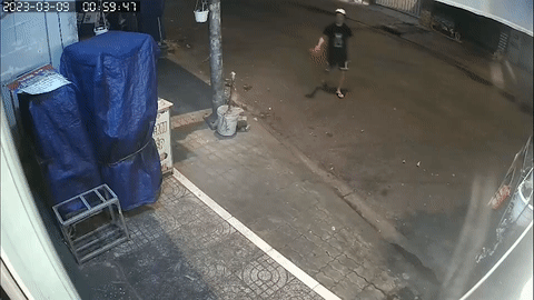 Nhom doi no thue tat son vao quan ca phe o TP.HCM hinh anh