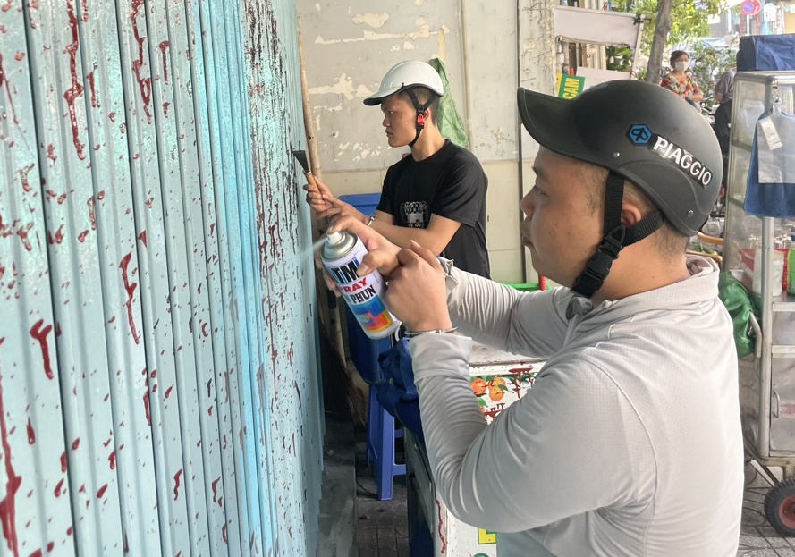 Bat khan cap 2 nghi pham tat son doi no o TP.HCM hinh anh