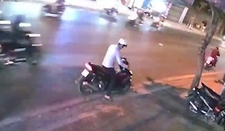 Nguoi dan truy duoi nghi pham trom xe may o TP.HCM hinh anh