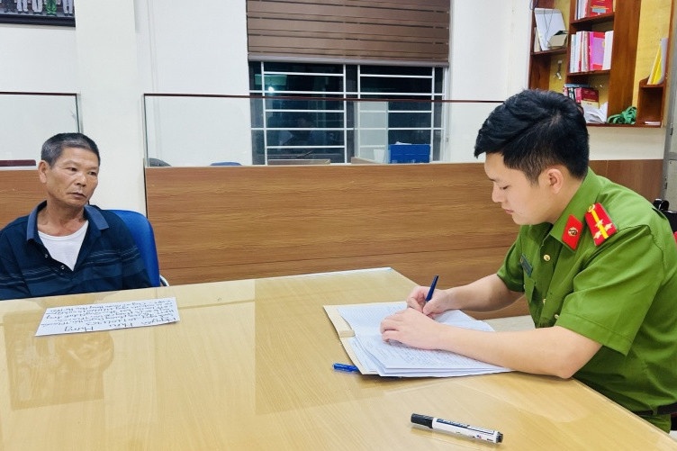 Hung 'Nhai' tron truy na bi bat giu hinh anh