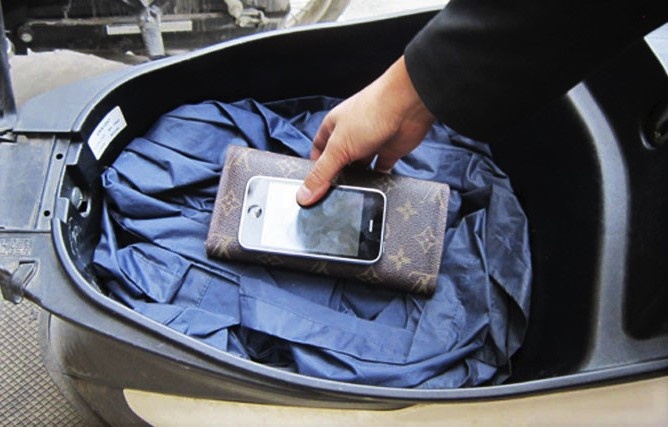 Co gai o TP.HCM bi gai ma tuy vao cop xe hinh anh