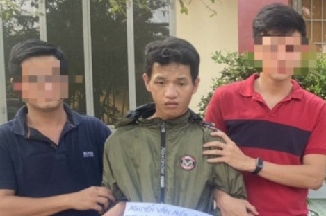 Co gai bi thanh nien xong vao phong tro hiep dam, cuop tai san hinh anh