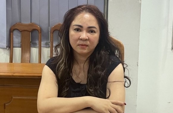Ba Nguyen Phuong Hang khai ly do xuc pham Hoai Linh, Dam Vinh Hung hinh anh