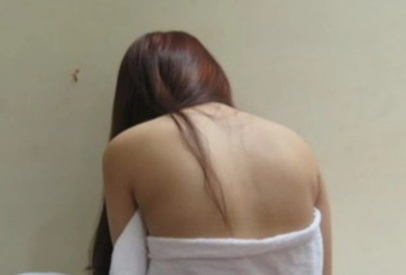 Chu co so massage chi dao nhan vien to chuc mua ban dam hinh anh
