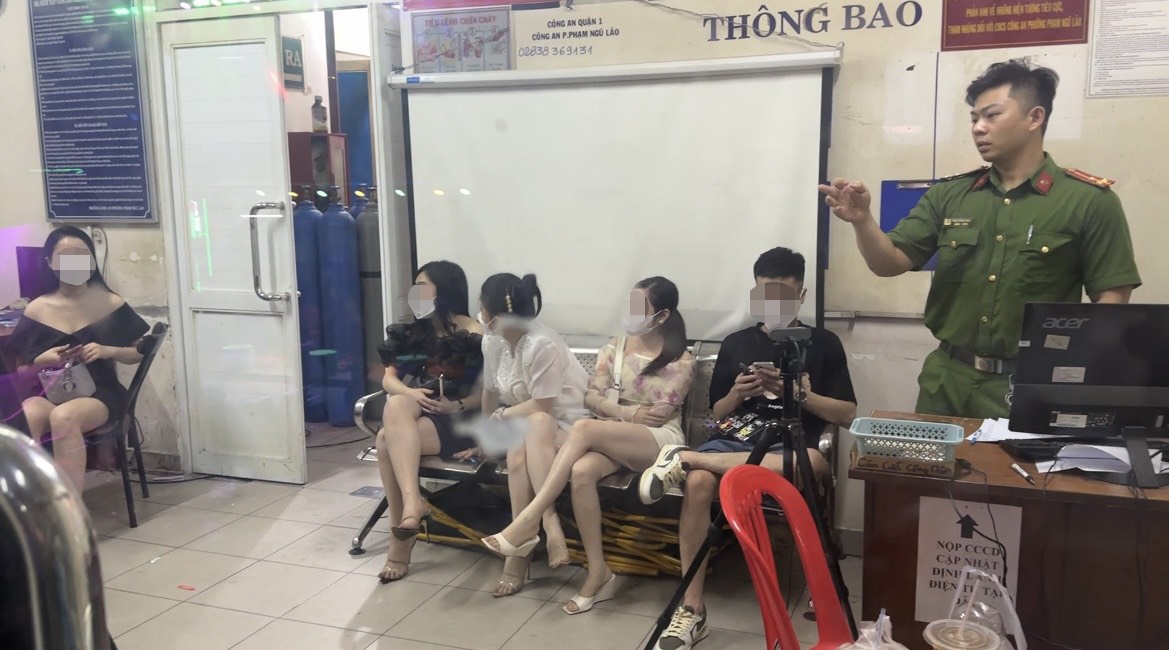 kiem tra quan bar anh 1