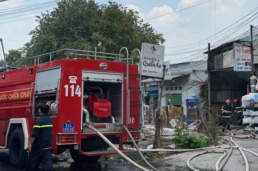 Tam giam nguoi dan ong co thu roi phong hoa nha nguoi dan hinh anh