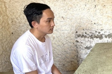 Hai nam thanh nien thue oto di trom cap hinh anh