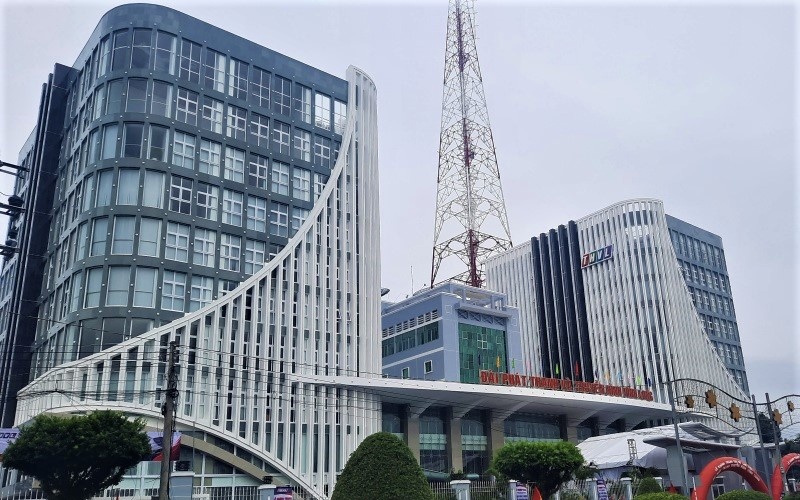 Truy tim nguoi tung tin giam doc Dai Truyen hinh Vinh Long bi bat hinh anh