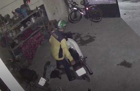 Trom cot cua nha dan, lay 3 xe may o TP.HCM hinh anh