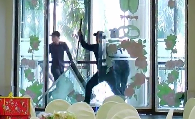 Hai nhom hon chien trong nha hang tiec cuoi o TP.HCM hinh anh