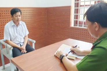 Bat tam giam nguyen chu tich UBND thi tran o Hau Giang hinh anh