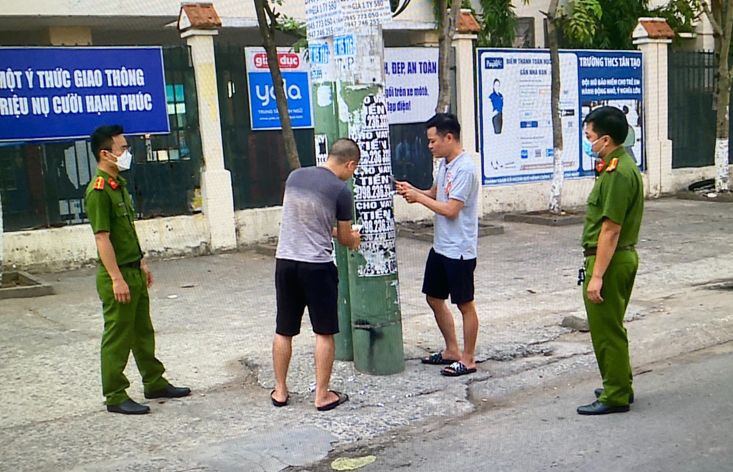 Truy to roi quang cao, phat hien 2 nguoi cho vay nang lai o TP.HCM hinh anh