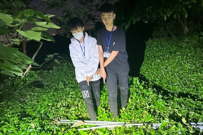 27 thieu nien hon chien vi mau thuan cua ban gai tren mang xa hoi hinh anh