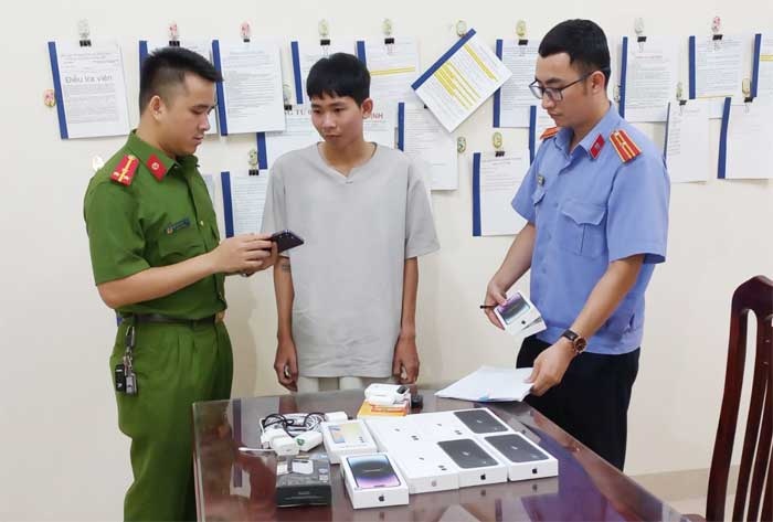 Trom hang loat dien thoai anh 1