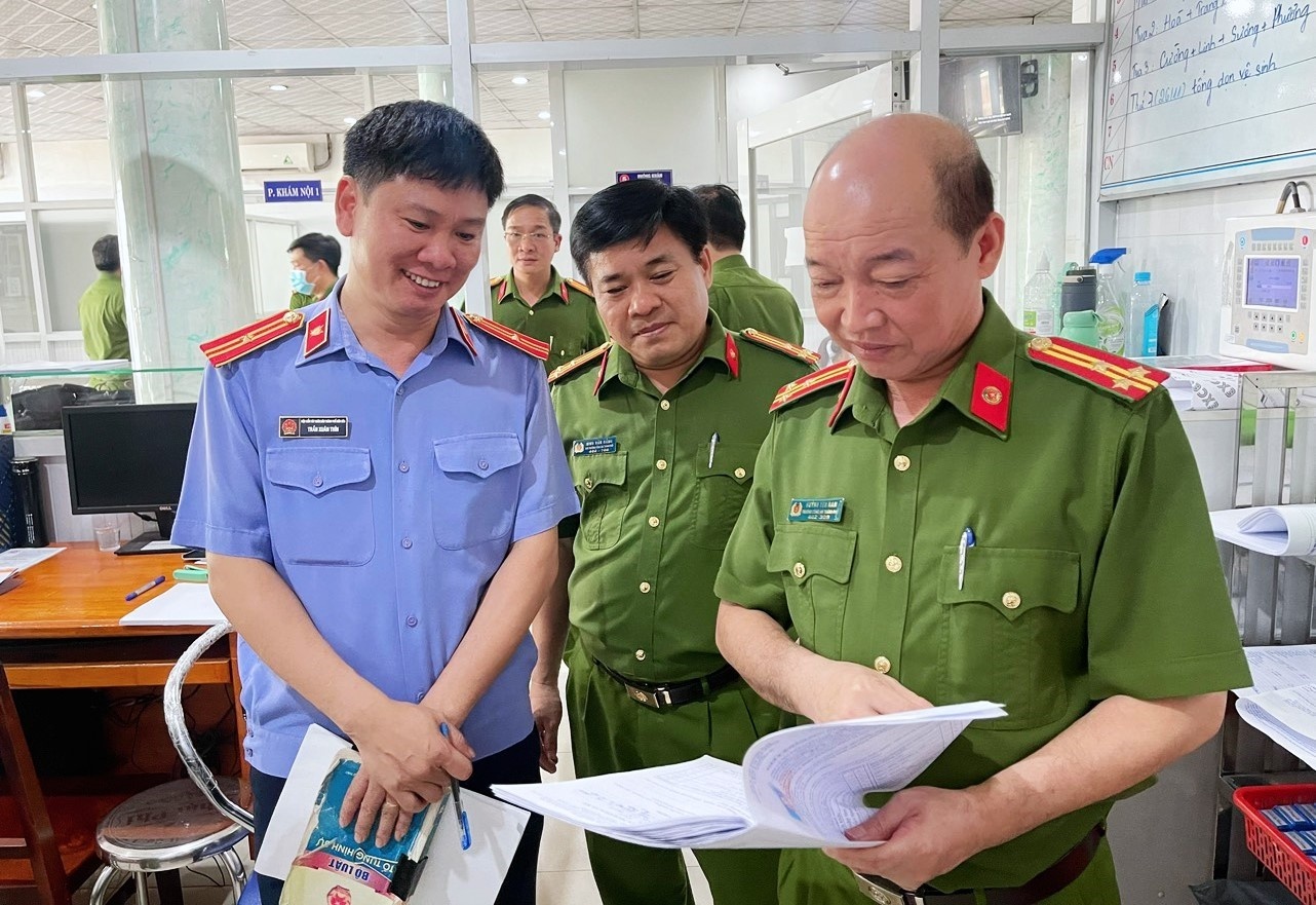 kham xet phong kham anh 1