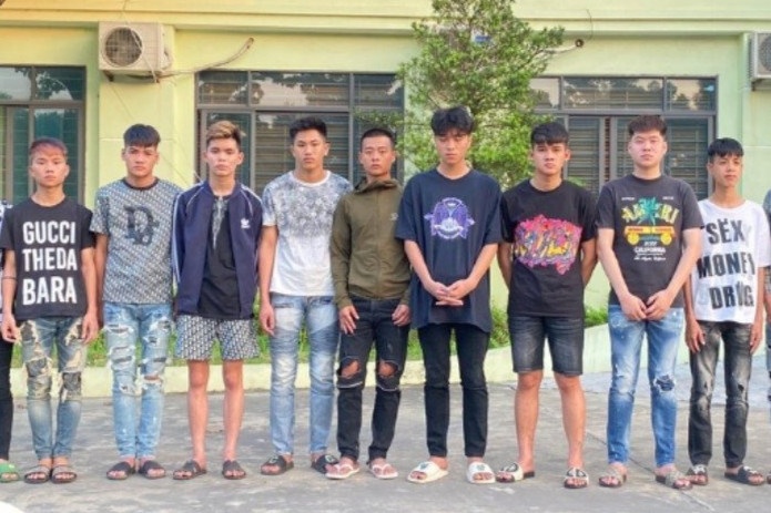 Khoi to 15 thanh, thieu nien gay roi trat tu cong cong hinh anh