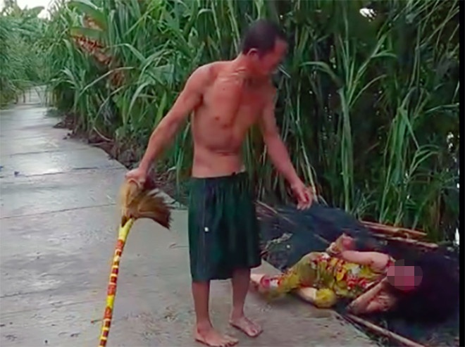 Chong cam choi danh vo anh 2