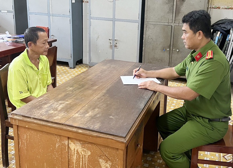 Chong cam choi danh vo anh 1