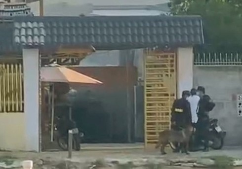 Hang tram canh sat bao vay nha dai ca giang ho o TP Phan Thiet hinh anh