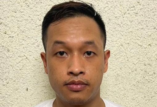 Nam thanh nien bi bat giu khi dang tren duong di giao ma tuy cho khach hinh anh