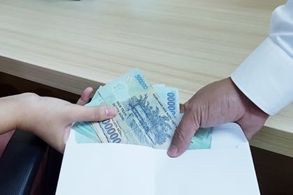 Dung hop dong gia lua ban hang dom hinh anh