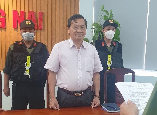 Bat tam giam nguyen hieu truong Truong dai hoc Dong Nai hinh anh