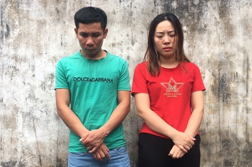 Cap nam nu cam dau nhom trom cho hinh anh