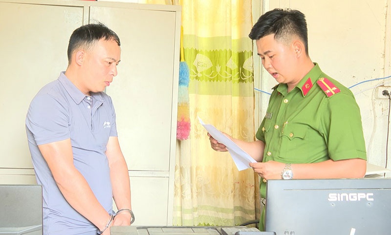 Chiếm đoạt tiền điện  ảnh 1 Chiem doat tien dien anh 1