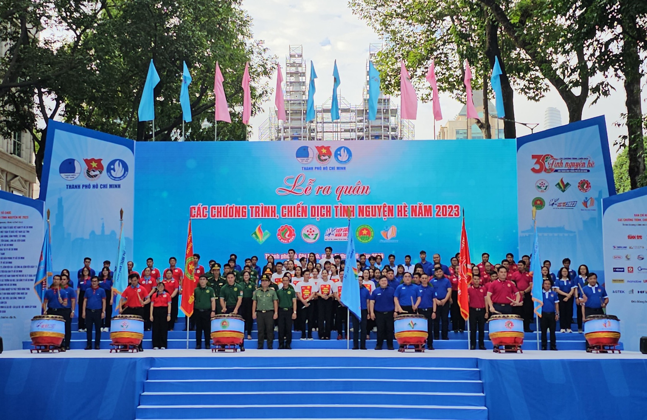 dan quang cao trai phep anh 1