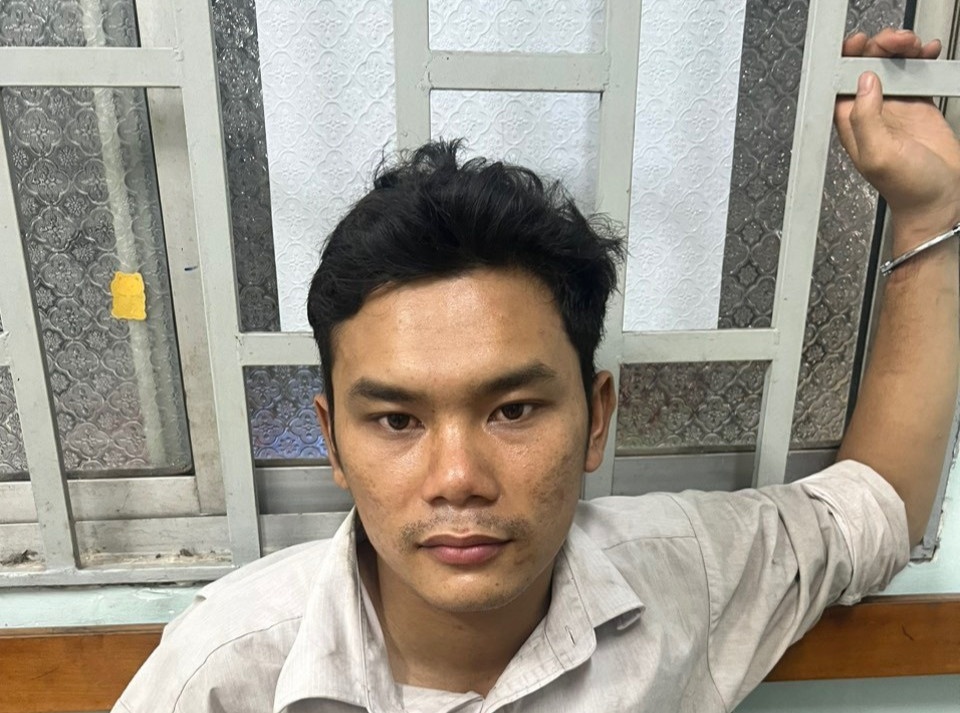 Tam giu nam thanh nien tang tru trai phep vu khi quan dung hinh anh