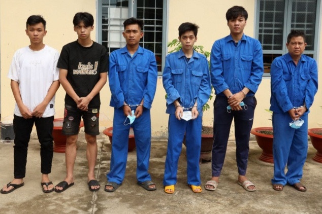 Tam giu nhom con do doi no thue hon 1,3 ty dong hinh anh