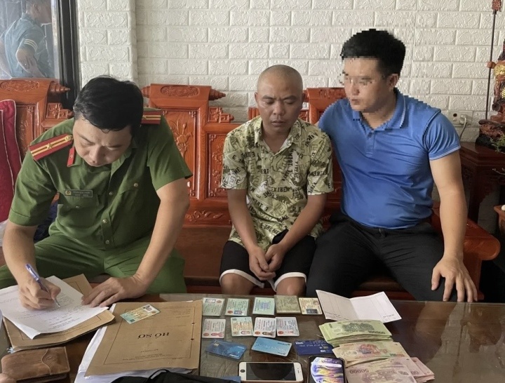 Ban ve may bay anh 1