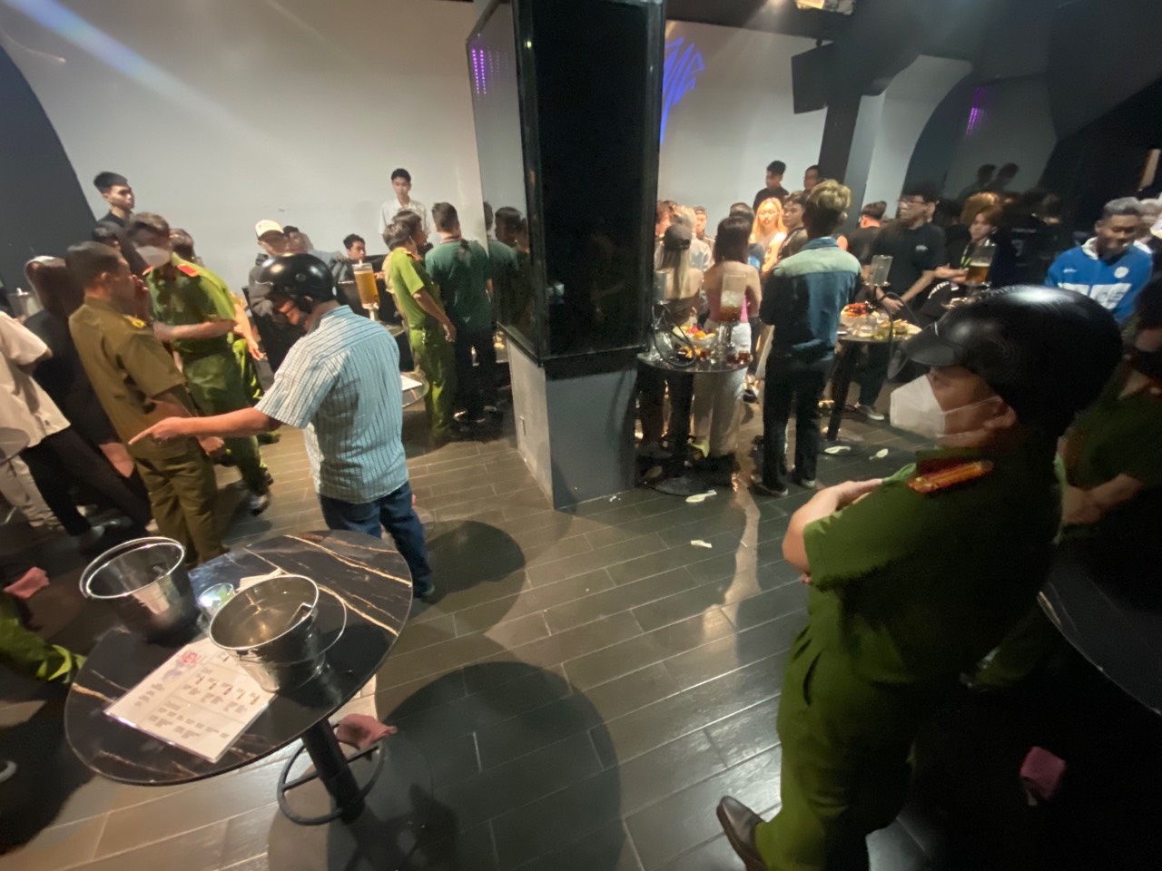 kiem tra quan bar anh 1