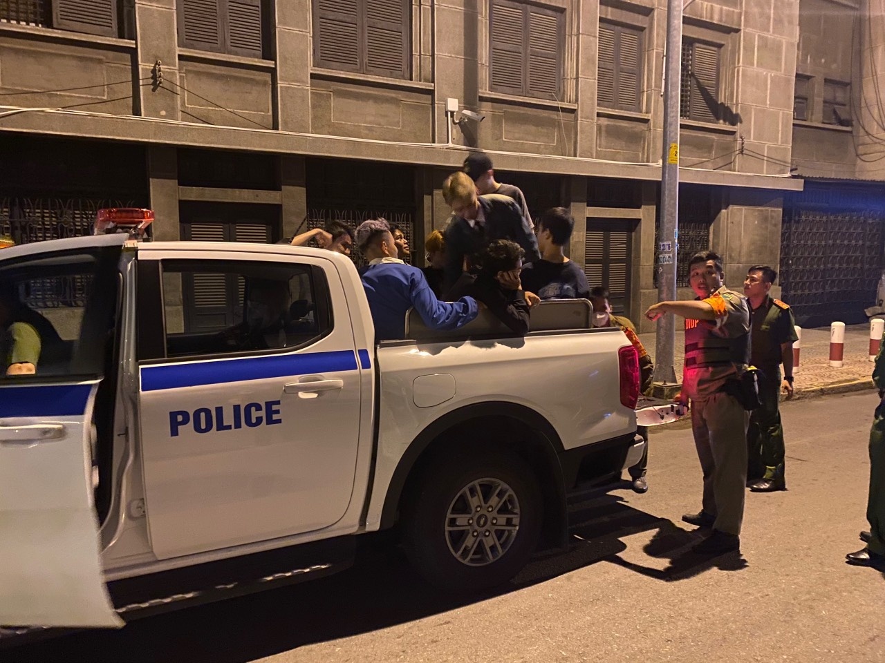 kiem tra quan bar anh 3