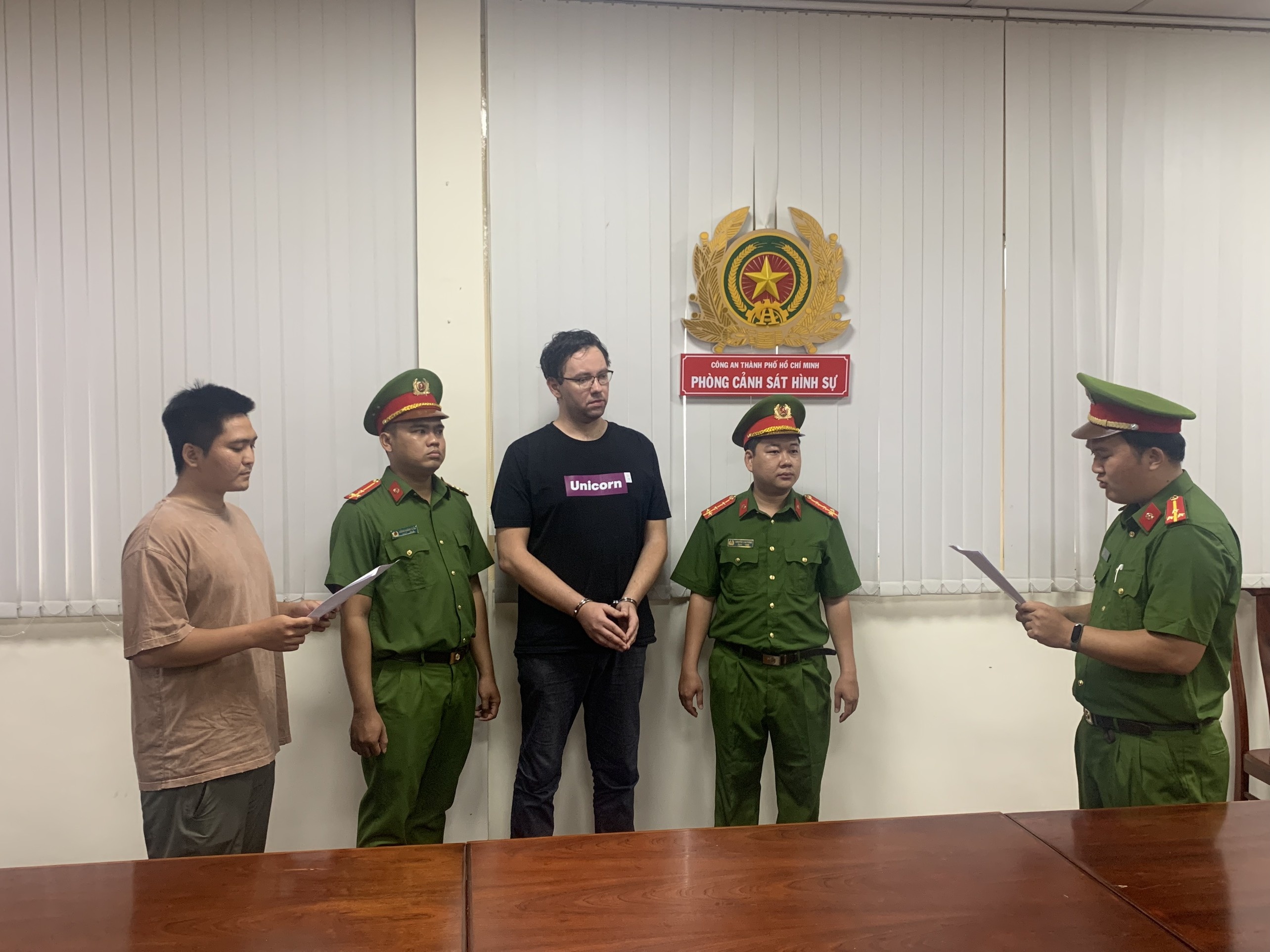 bat tin dung den anh 1